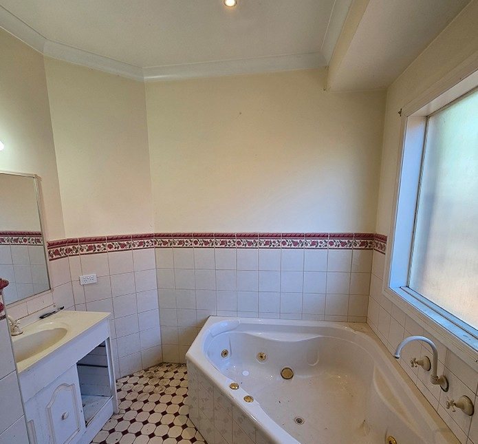 Beaconsfield bathroom before renovation