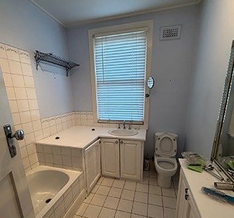 St Kilda bathroom before renovation